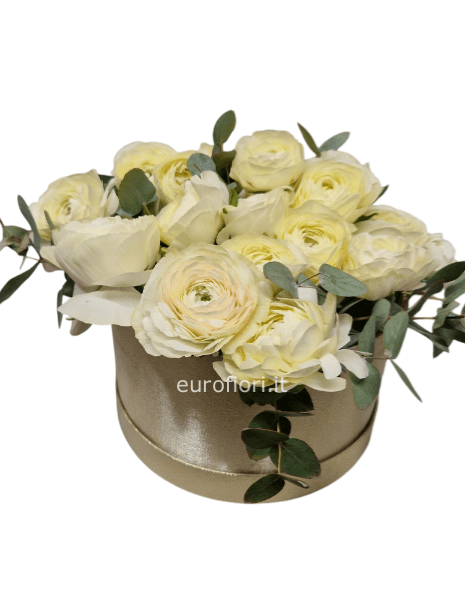 Cappelliera con fiori bianchi