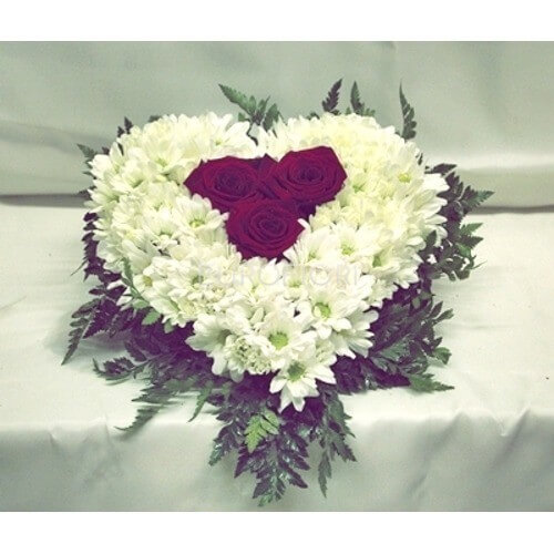 Cuore di Margherite e rose rosse